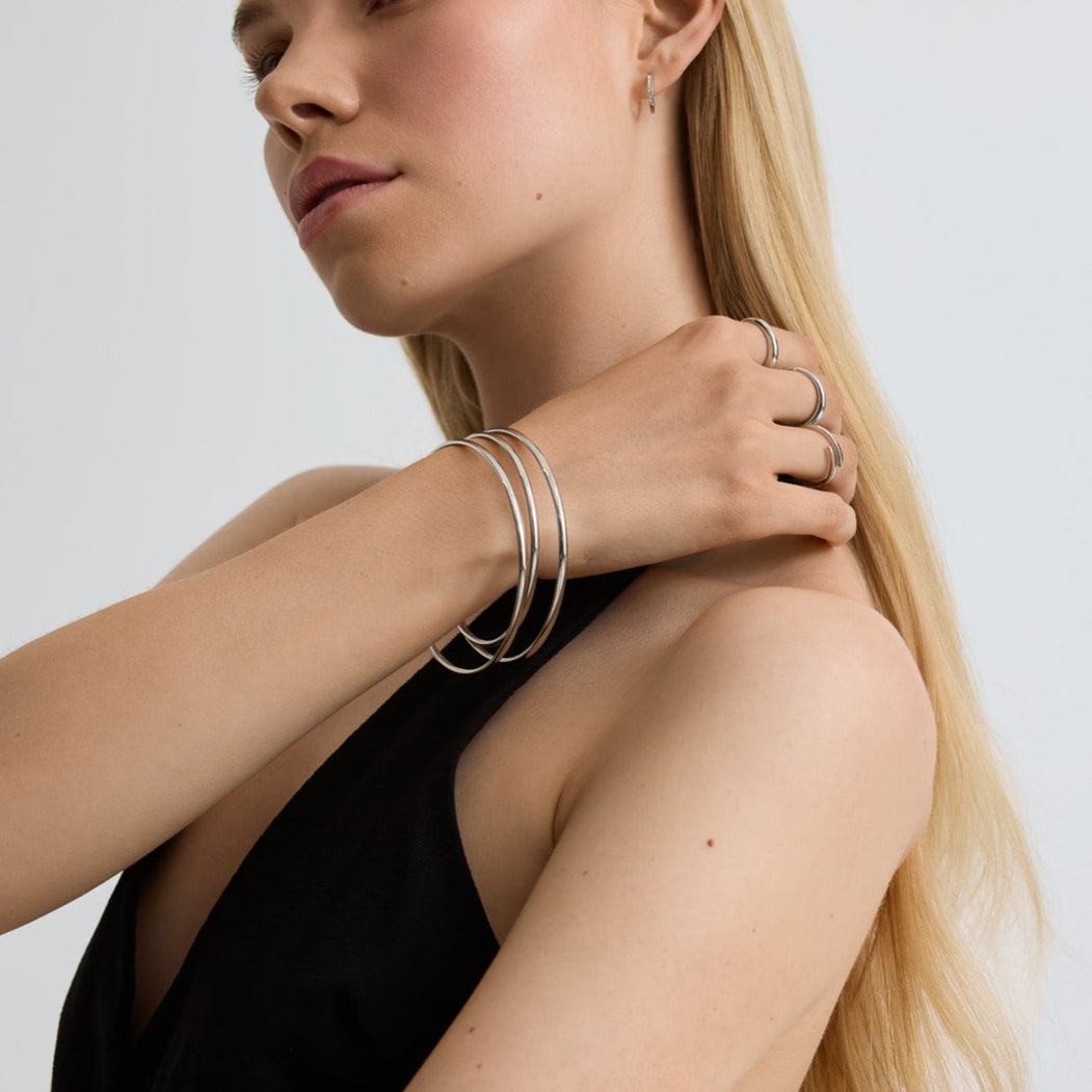 D.Louise Gold Classic Sleek Thin Gold Bangle