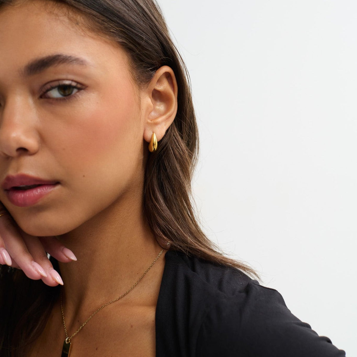 D.Louise Gold Curved Teardrop Mini Hoops