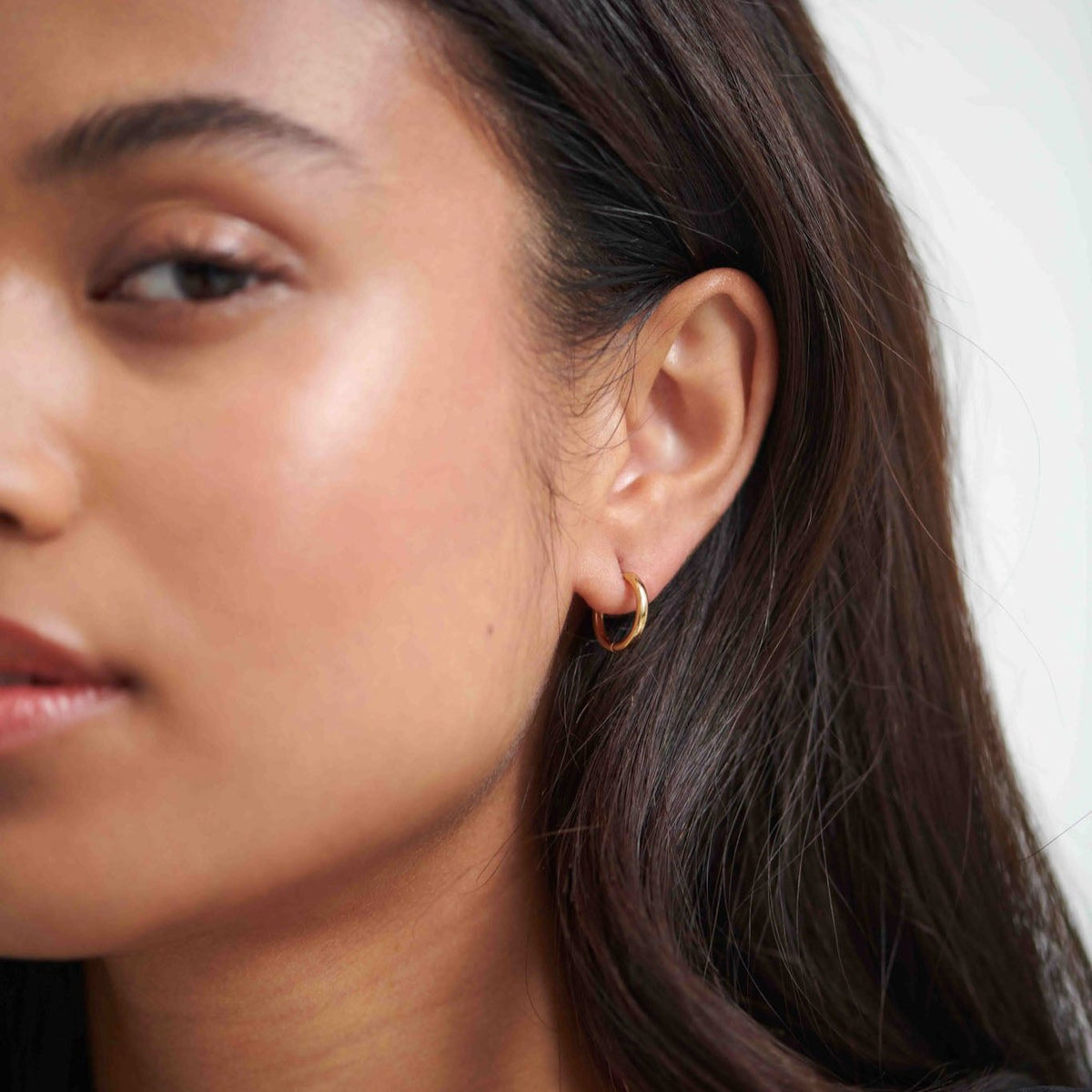 D.Louise Gold Essential Small Hoop Earrings