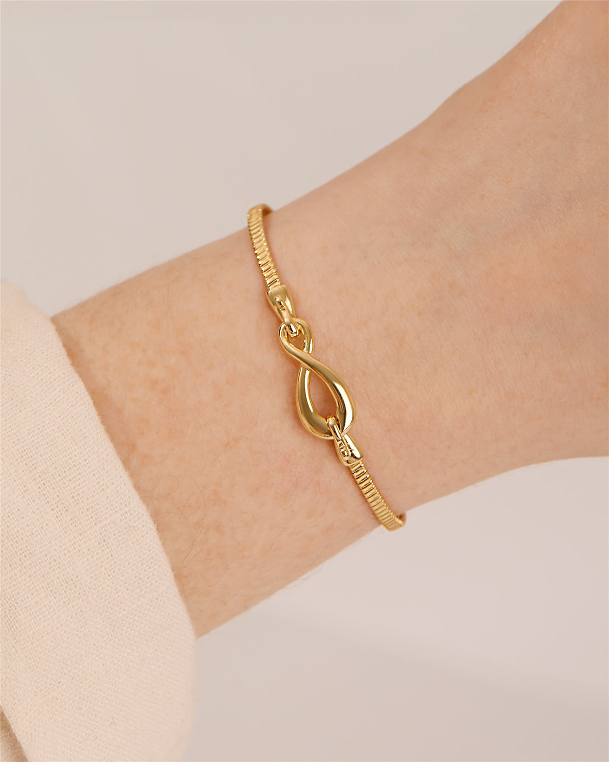 Argento Gold Infinity Bangle