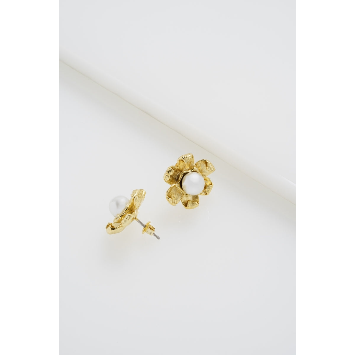 Ted Baker Gold Dara Daisy Pearl Studs