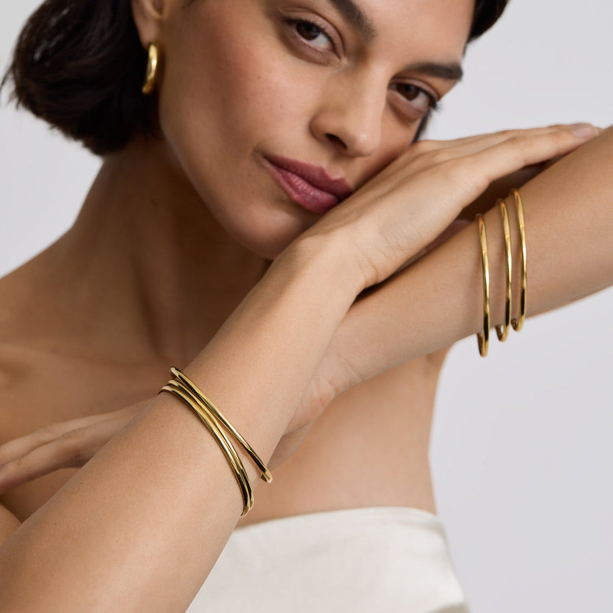 D.Louise Gold Classic Sleek Thin Gold Bangle