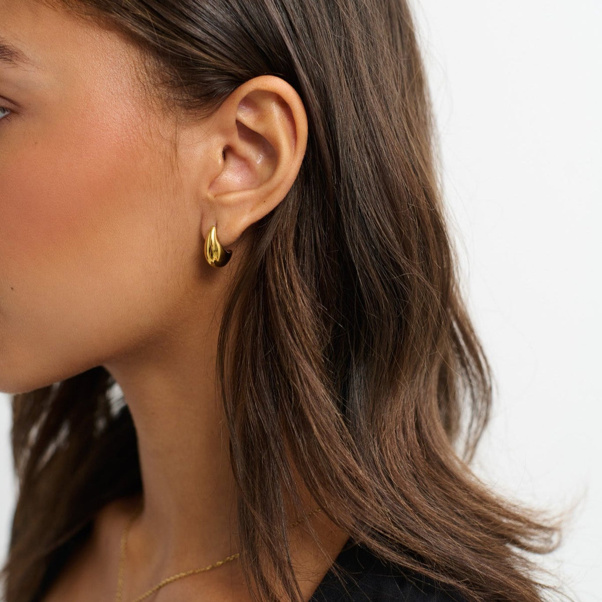 D.Louise Gold Curved Teardrop Mini Hoops